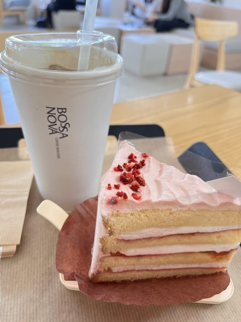 보사노바 카페 커피와 케이크
