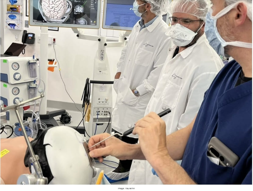  머스크의 뉴럴링크, 세계 최초 마비자 뇌제어 인체 임상시험 준비 들어가 VIDEO: Neuralink to recruit people with paralysis for first human trials