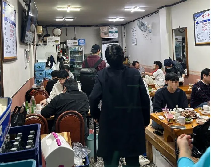 성수족발-식당-내부