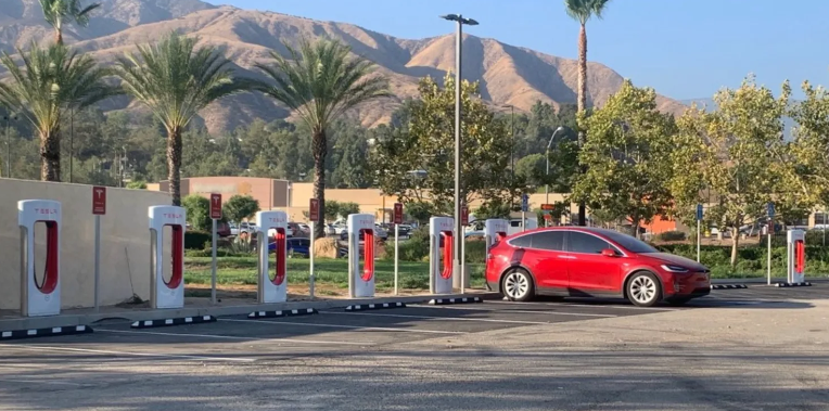 테슬라(Tesla)&#44; 연방 보조금 수백만 달러 달성으로 긍정적인 시그널