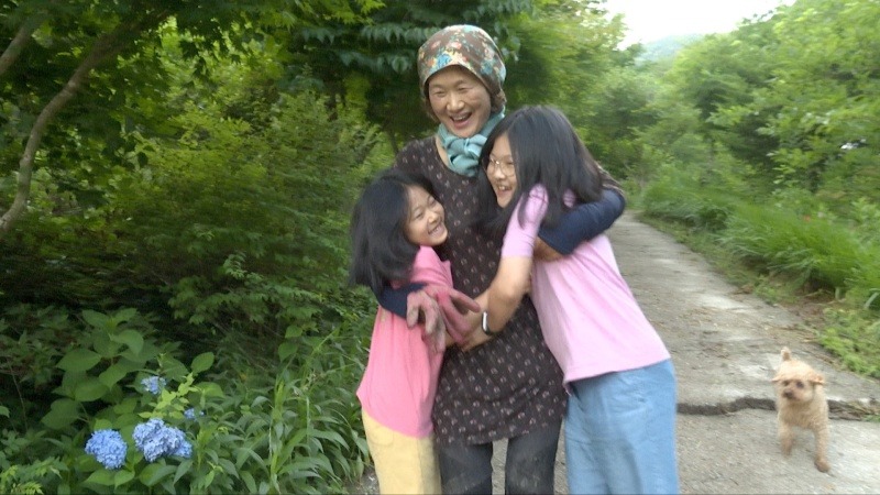 꽃과사는여인 이미지