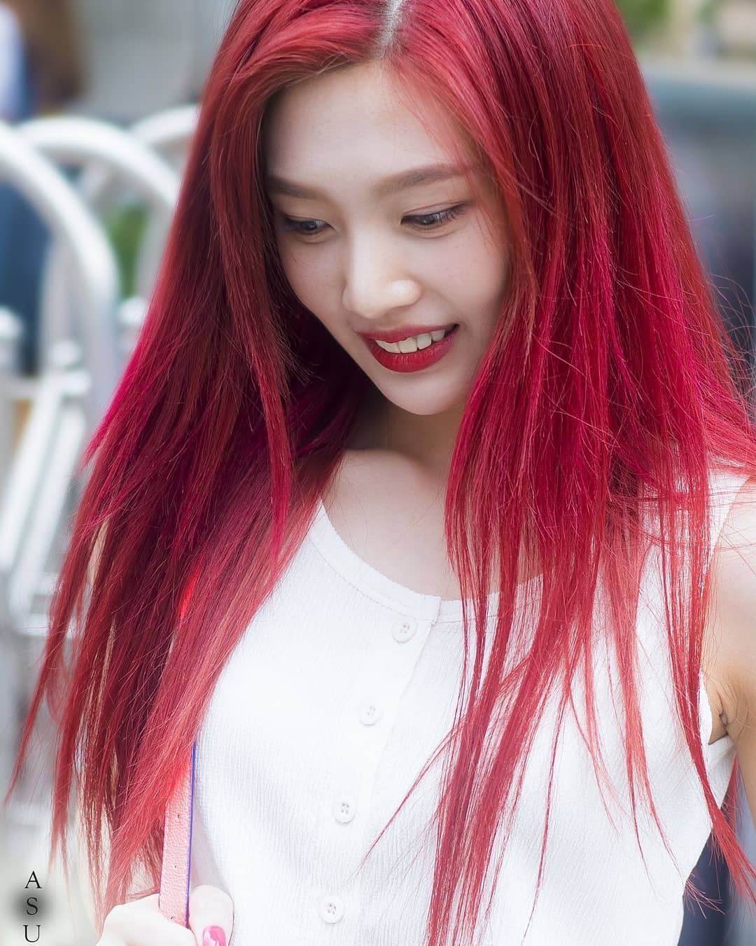  빨강헤어 흰청패션 레드벨벳 조이