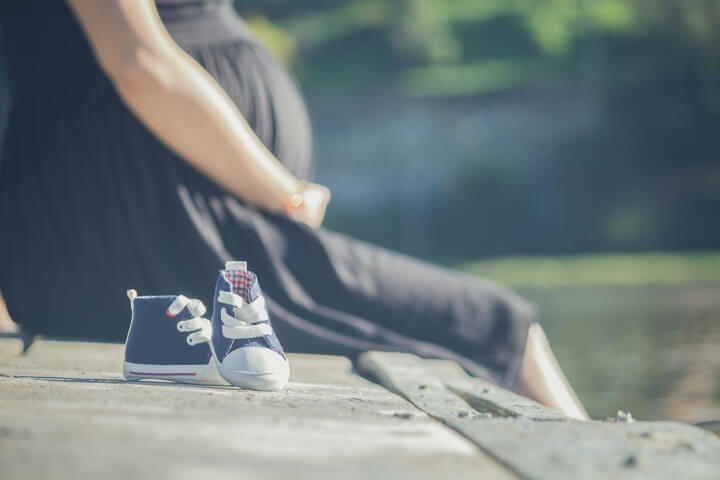임산부와-아기-신발