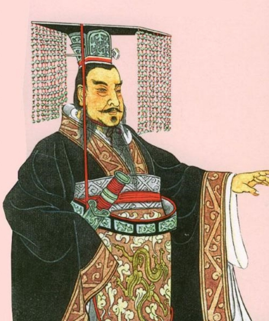 중국을 처음 통일을 한 진나라의 초대 황제인 진시황제를 그린 전신 초상화 사진