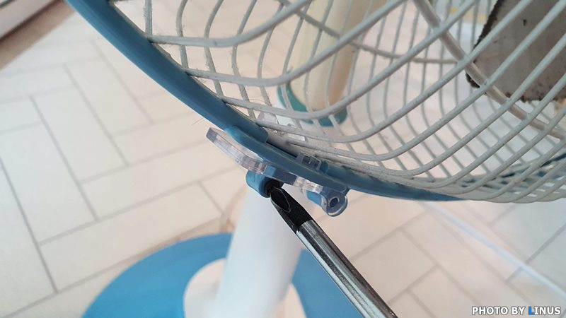 먼지 쌓인 선풍기 '제대로' 청소해보자! 누구나 따라할 수 있는 선풍기 분해 및 청소 방법! 먼지 쌓인 선풍기 '제대로' 청소해보자! 누구나 따라할 수 있는 선풍기 분해 및 청소 방법!