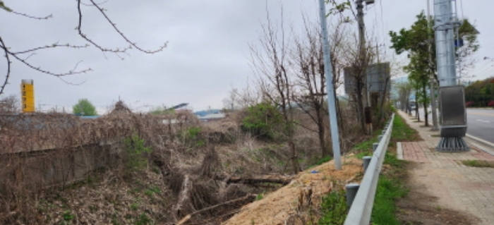 의정부지방법원2023타경73287 본 건 부동산 전경(담장은 군부대 시설임)