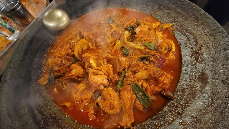  생생정보통 방송 맛집 경기도 포천 참나무 솥뚜껑 닭볶음탕 식당 위치 메뉴 가격 정보