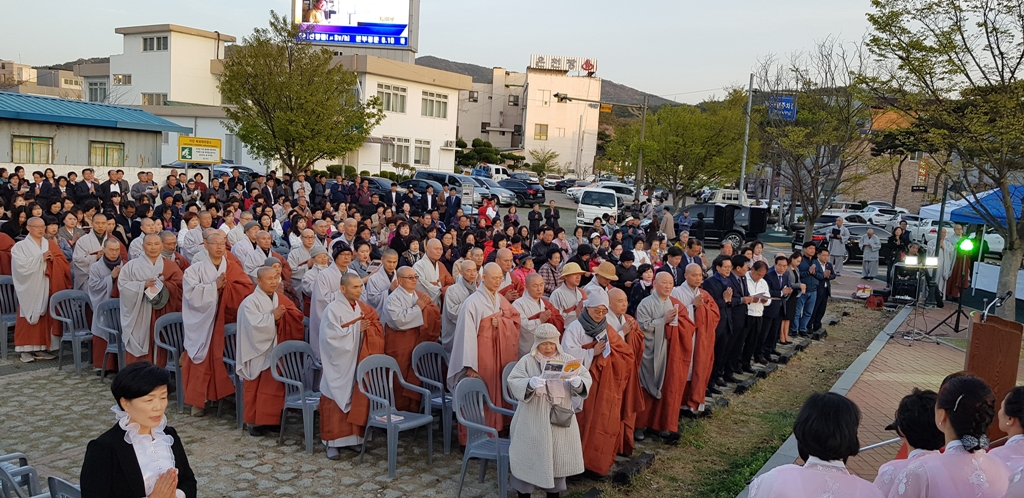 선운사-부처님오신날-봉축탑-점등식