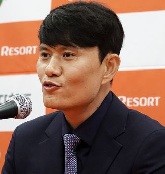 정경호 감독 데뷔전 축구선수 출신 코치 프로필