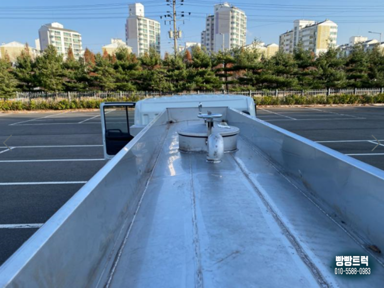 물차는 중고5톤살수차 스텐탱크 2