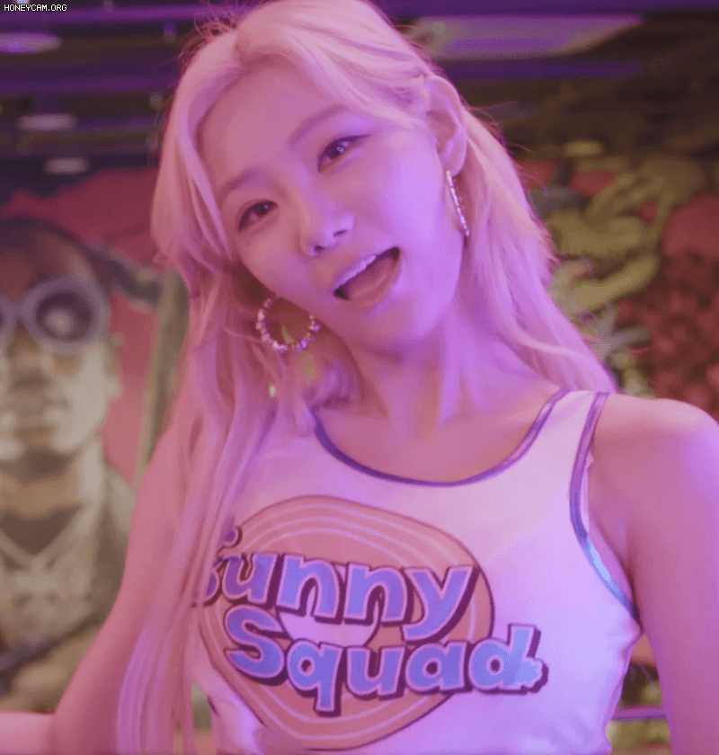  맥심 표지모델 돌싱으로 돌아온 빛베리 세 번째 맥심 화보 촬영현장 움짤 gif - 2