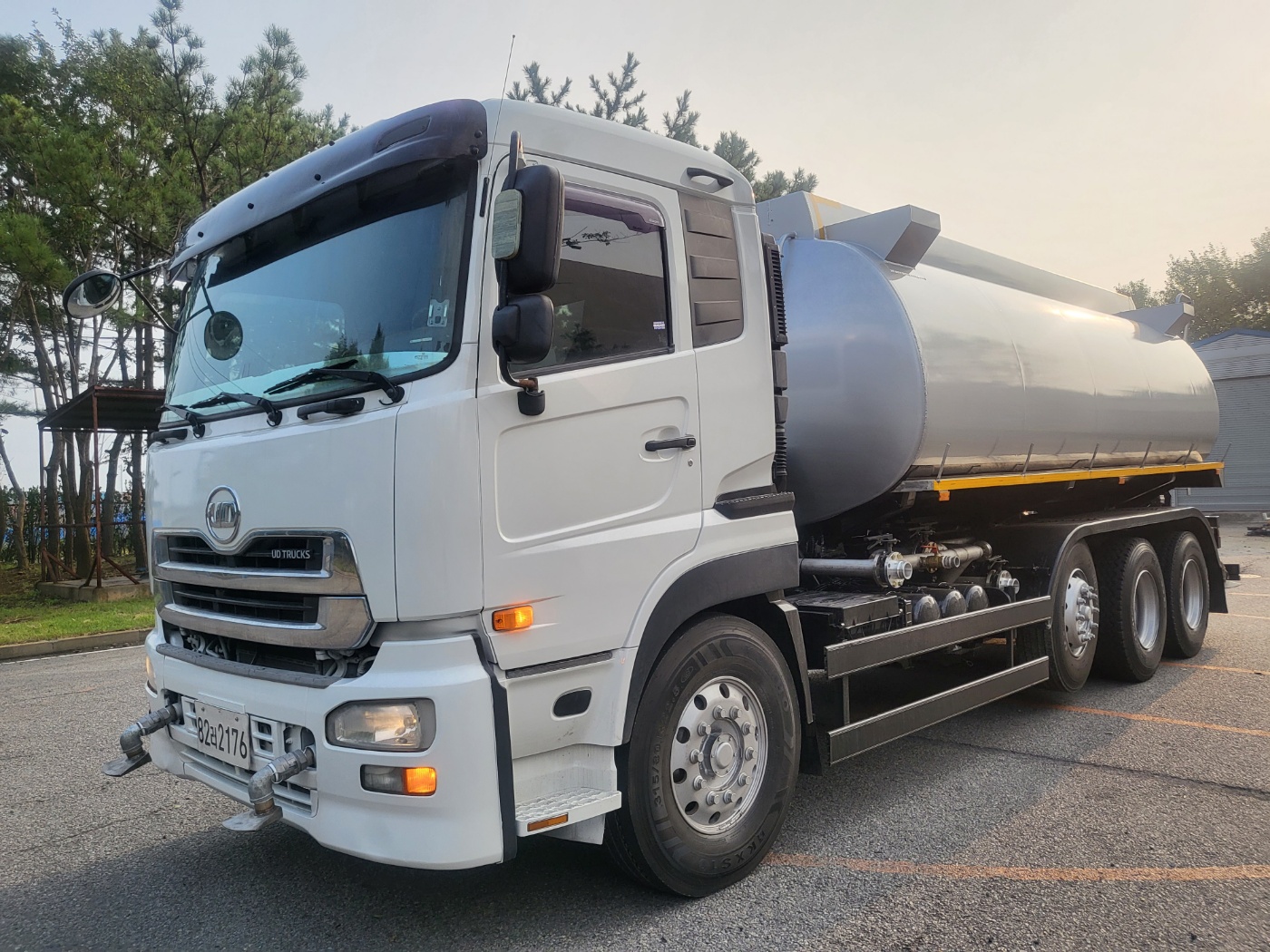  볼보UD 1+3살수차  알미늄탱크살수차 1014.972만키로 알미늄탱크 24,000리터특트럭www.specialtruck.co.kr