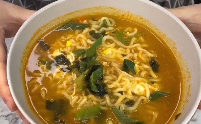 라면레시피 마늘 먹은 얼큰한 너구리 한그릇 나만의레시피!? 마늘라면
