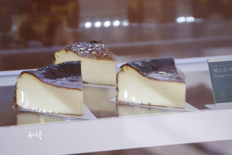 케이크(owa cake)에서 커피와 디저트 옥정 카페, 오와 18