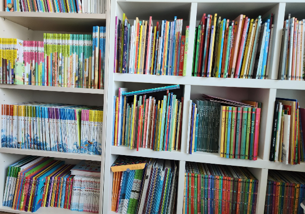 책 육아-중고 책-새 책-아이 책-책 읽는 아이