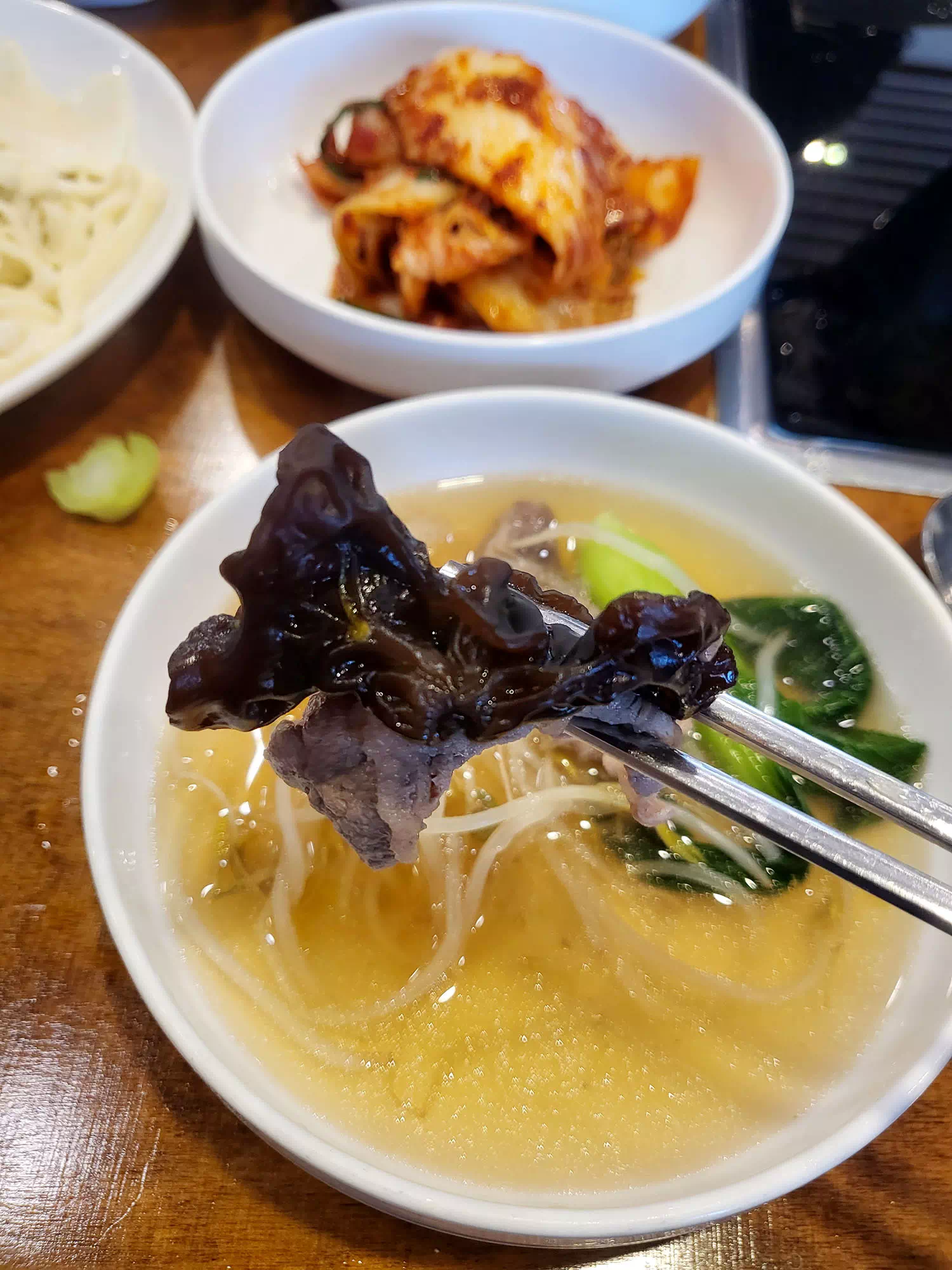 목이버섯 옆면