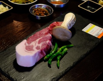 흑돼지 뼈삼겹