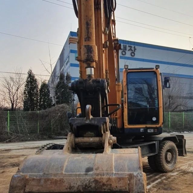  굴삭기 현대HYUNDAI R140W 2013년식 4900만원 판매합니다.