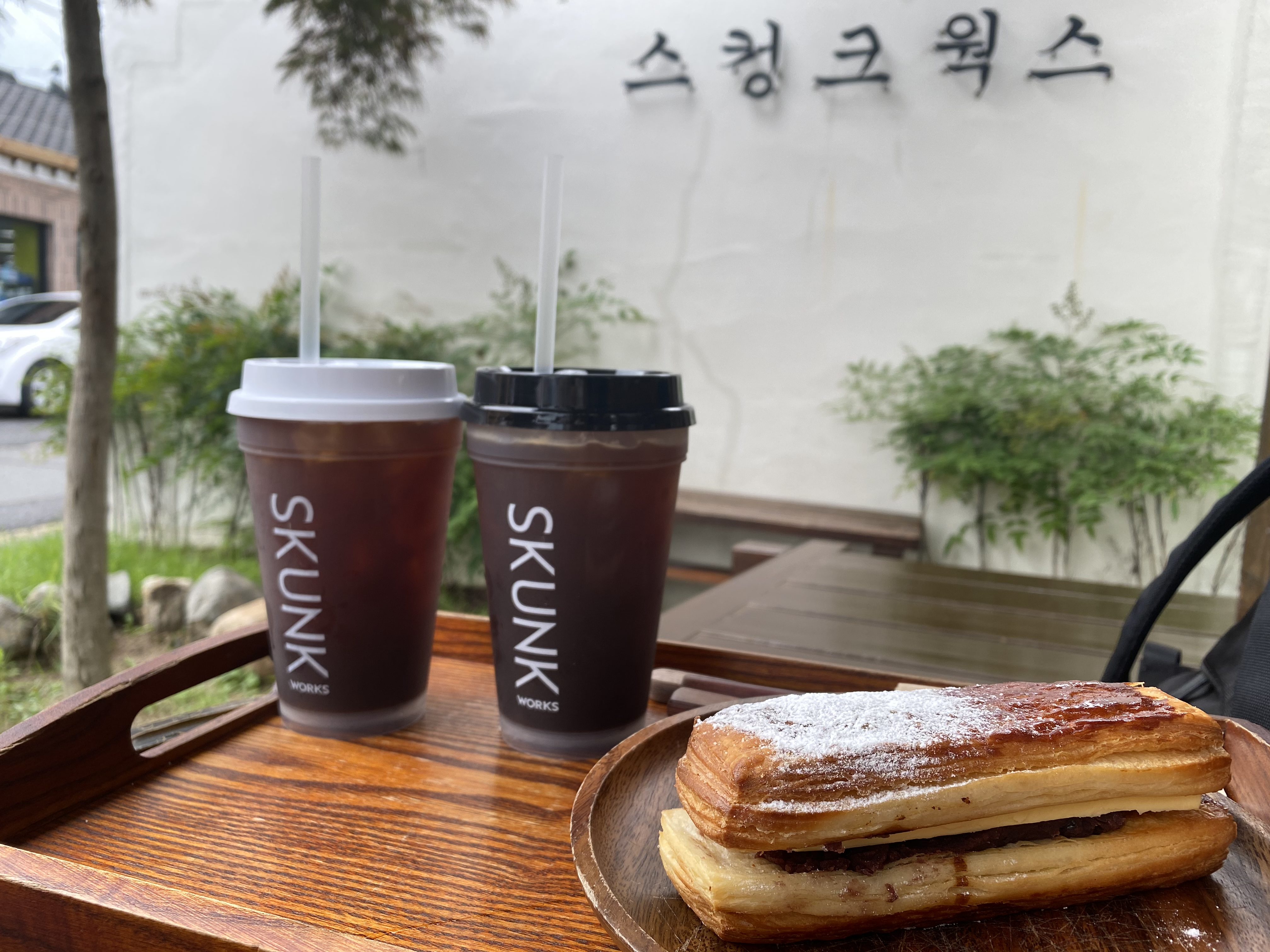  스컹크웍스 | 경주 황리단길 분위기가 너무 예뻤던 카페