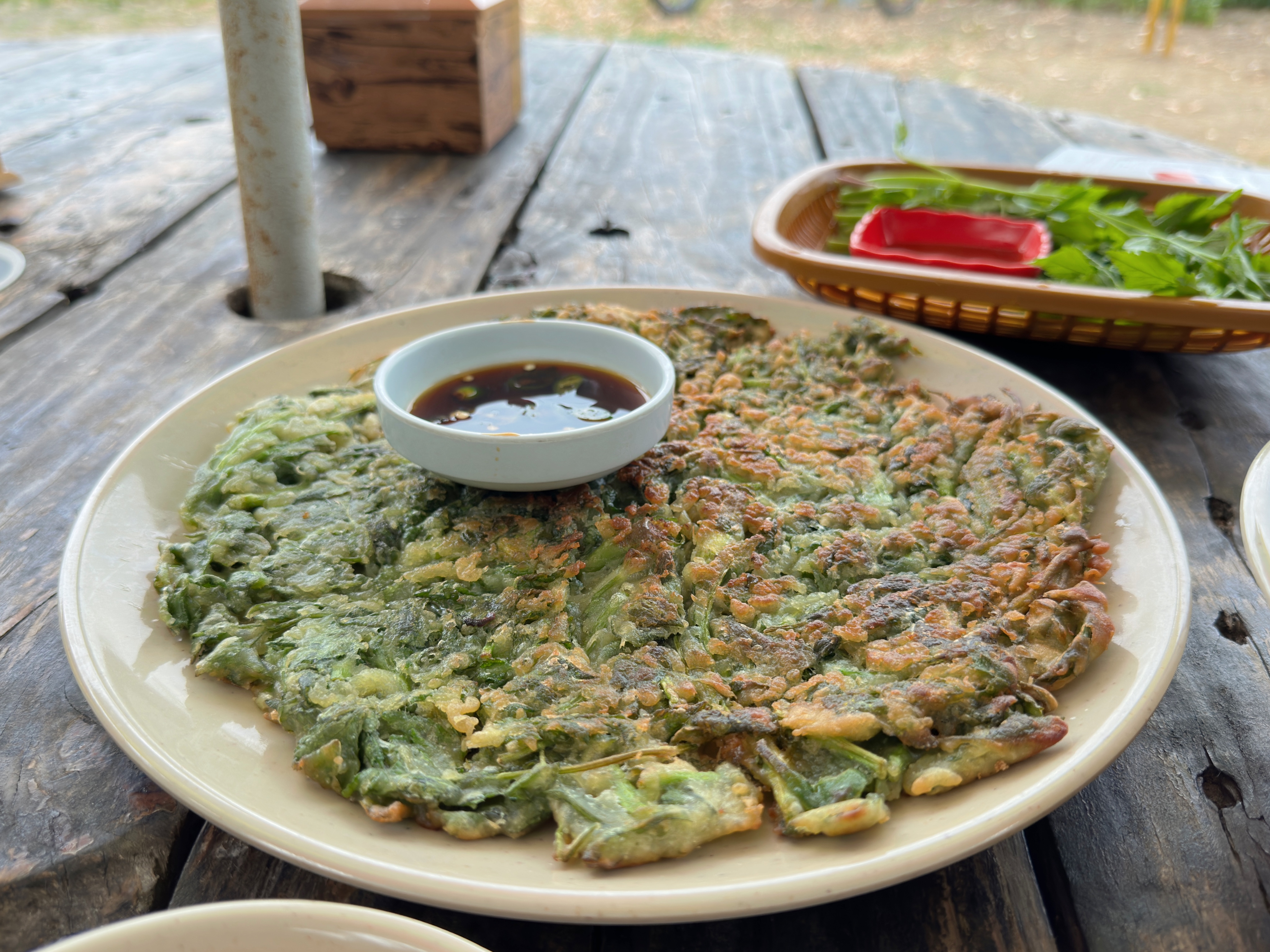 레트로 찐바이브 북한강 남한강 라이딩 필수코스 맛집 '돌미나리집' 양평 팔당 남양주 능내역 서울근교 미나리전 비빔국수 잔치국수 주차정보 애견동반