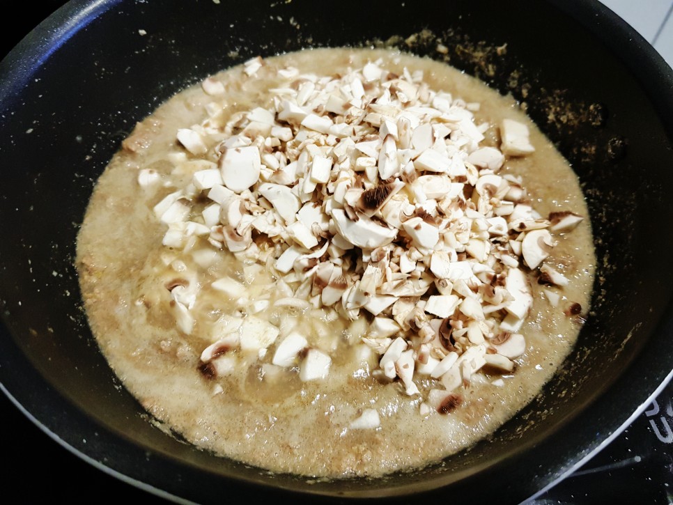 백팩커 백종원 러시아식 고기 스튜 만들기 비프 스튜 파프리카 버섯을 넣고 버섯 크림 리조또 마카로니 삶은 법 비프 스트로가노프 다진 고기 요리 20