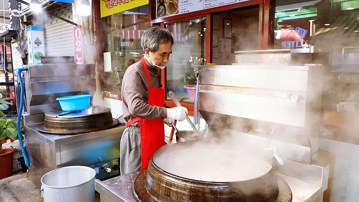 이만기 동네한바퀴 돼지국밥 서면 시장 먹자골목 돼지 사골 국밥 부산 부산진구 맛집 소개