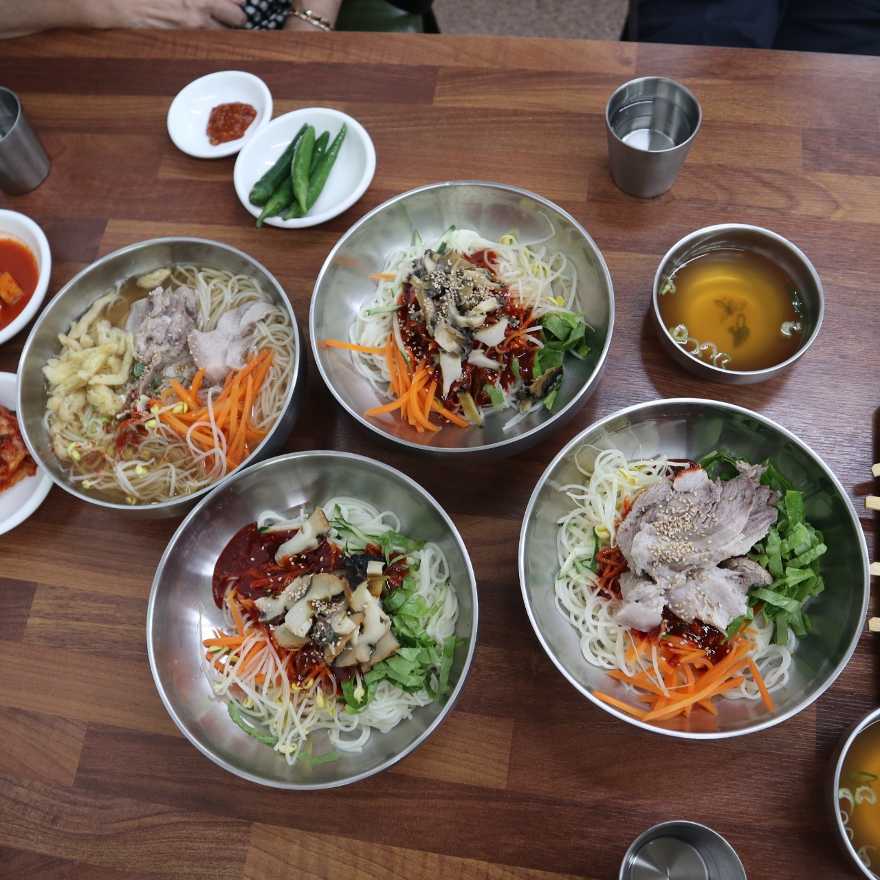 제주 면주막 전복국수(고기,소라)와 전복꼬치