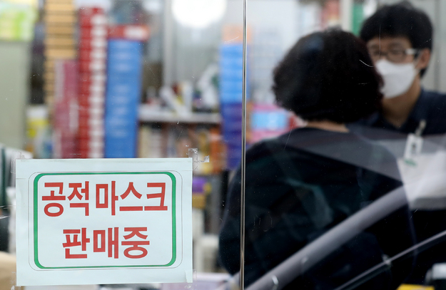  12일부터 ‘공적 마스크’ 제도 폐지…시장공급 체계로 전환