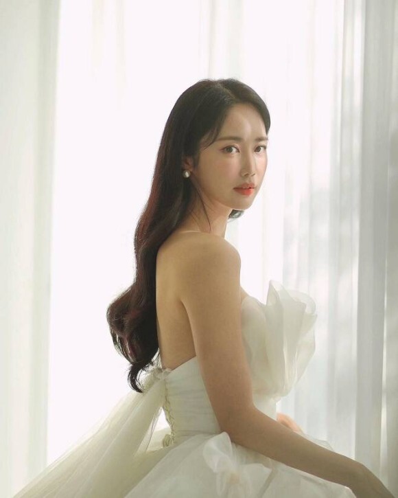 몰랐는데 3월에 깜짝 '오로라공주'에 출연한 배우 정주연이 결혼 소식을 알렸다 2