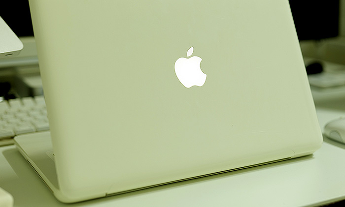 2010-맥북-불켜지는-애플