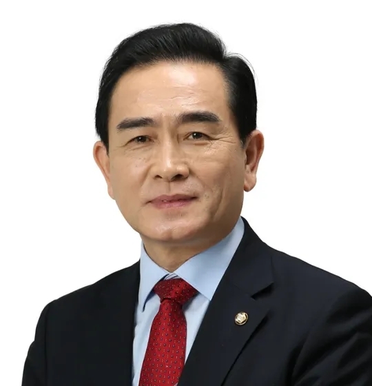 기타국민의힘 태영호 최고위원 자진 사퇴 이유 윤리위원회 징계결정 앞두고 단톡 나갔다 프로필 나이 북한 출신