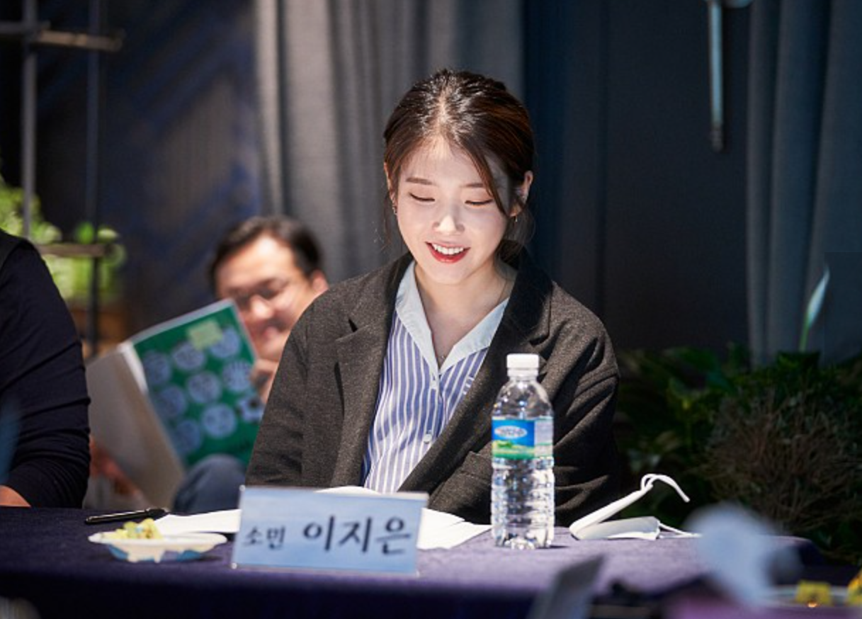  스티컨디가 뭔데? 아이유 피어싱존
