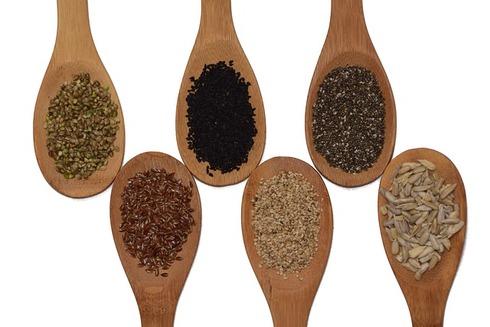 Flaxseed-is placed-on-a-spoon