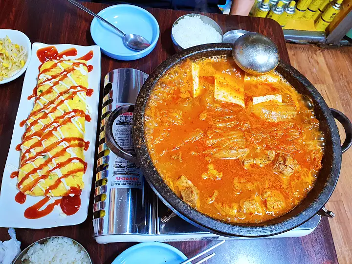 생생정보 돌판 돼지 김치찜 삼겹살 고등어 김치찜 맛집