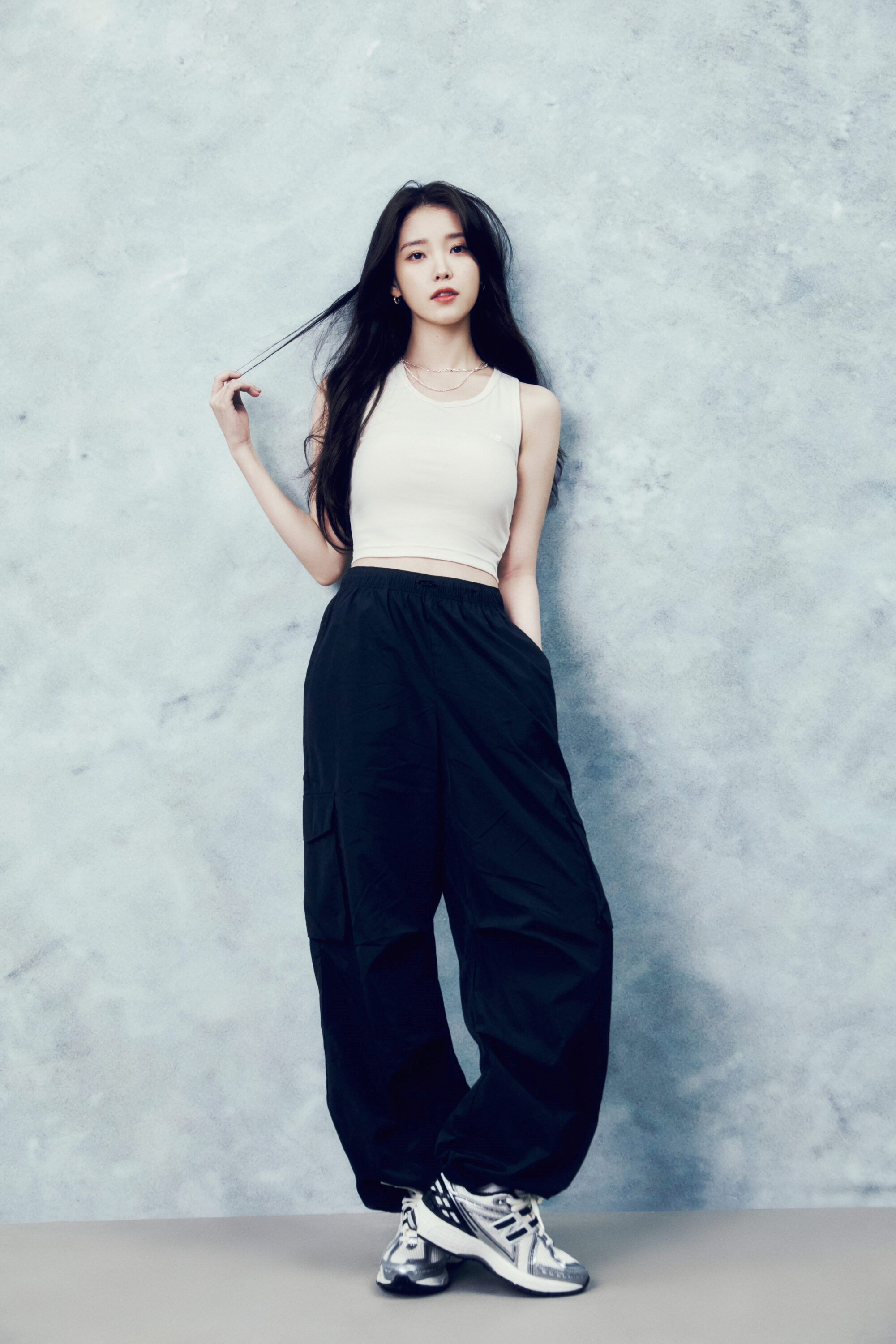 아이유 뉴발란스 1906R 화보 1