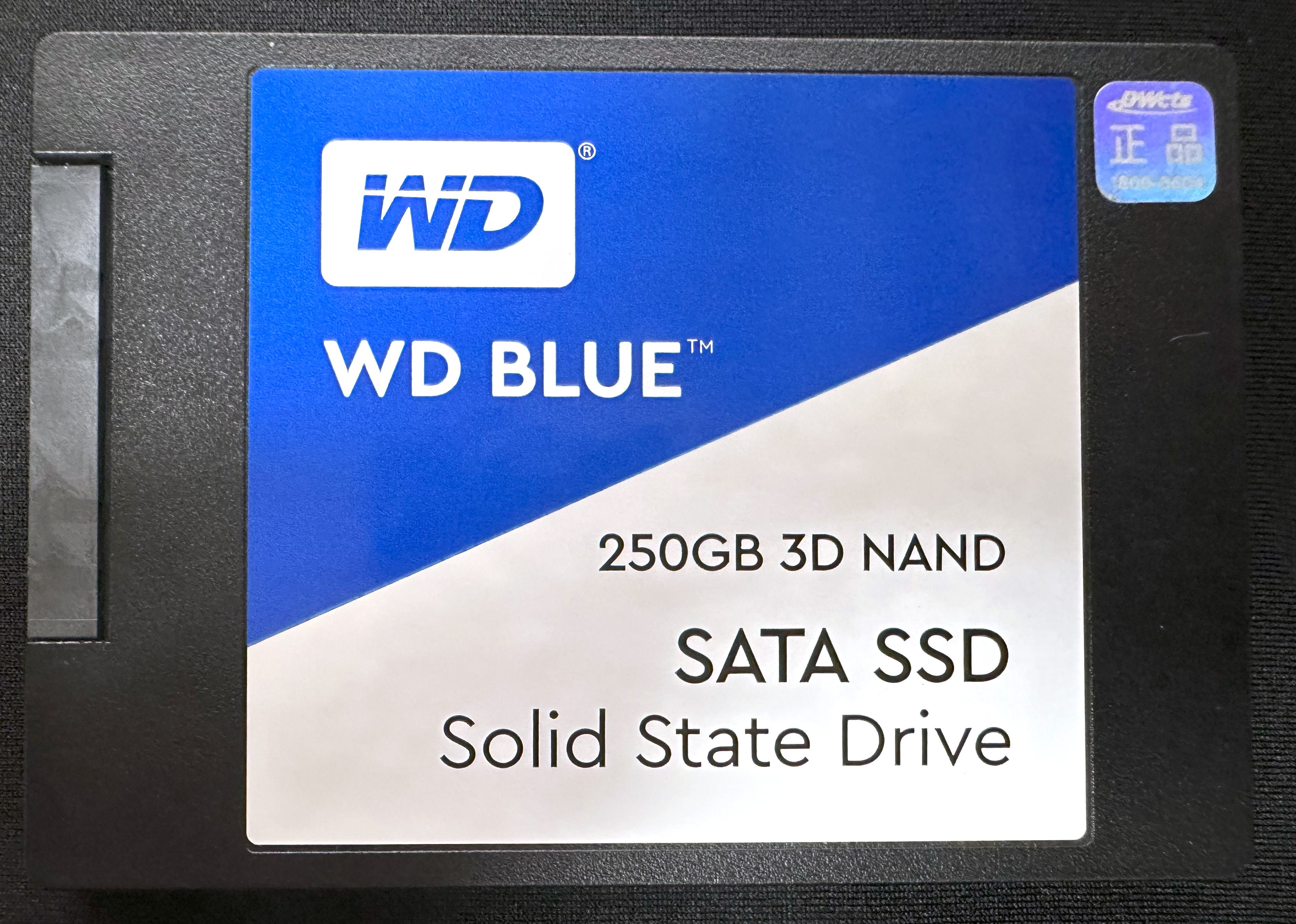 Western Digital Blue 250GB Front (WDS250G2B0A-00SM50)