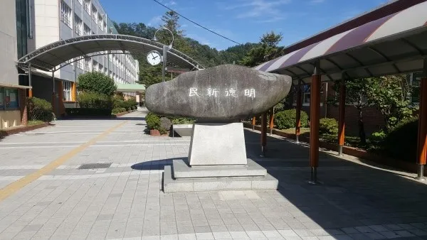 진짜 어른&amp;#44; 김장하 선생의 삶과 나눔 