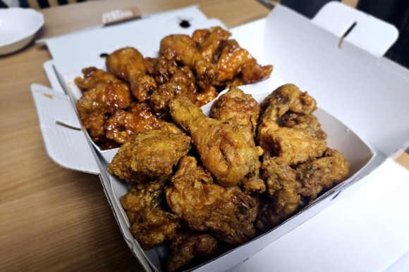  호식이두마리 치킨 구미 송정점 양념 + 간장