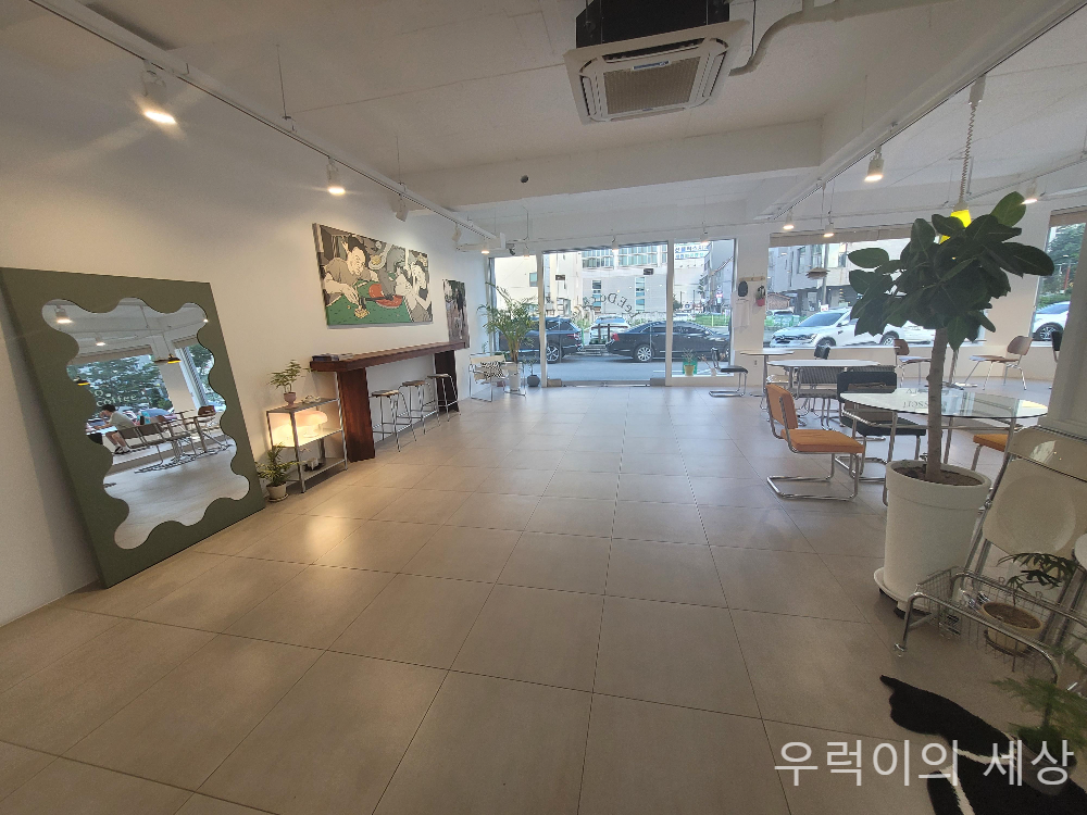 강릉중앙시장 카페 리도커피 내부