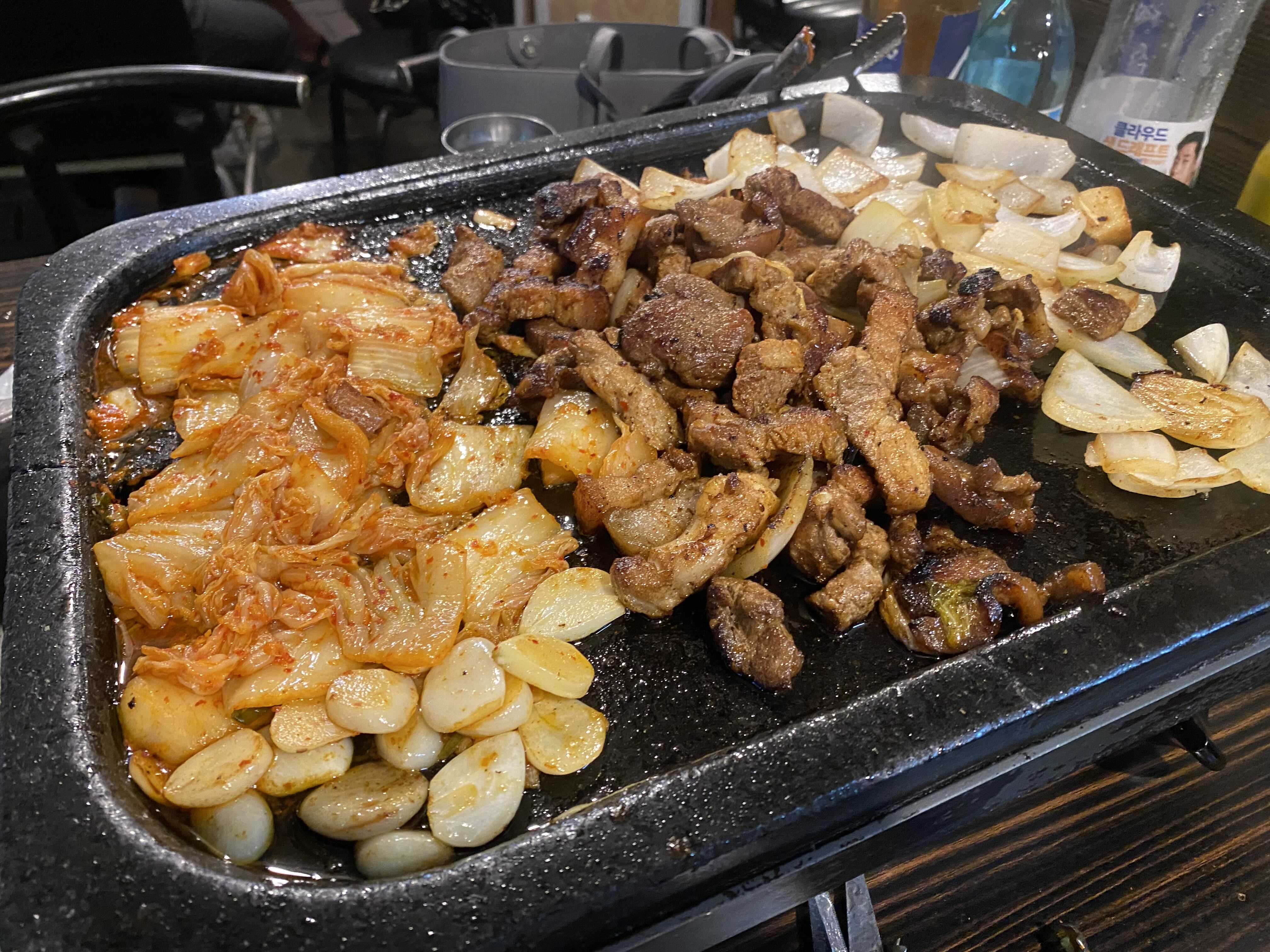  춘천 풍물생고기 돌판구이 전문점 방문 후기 [풍물시장, 야외에서 먹을 수 있는 고깃집]