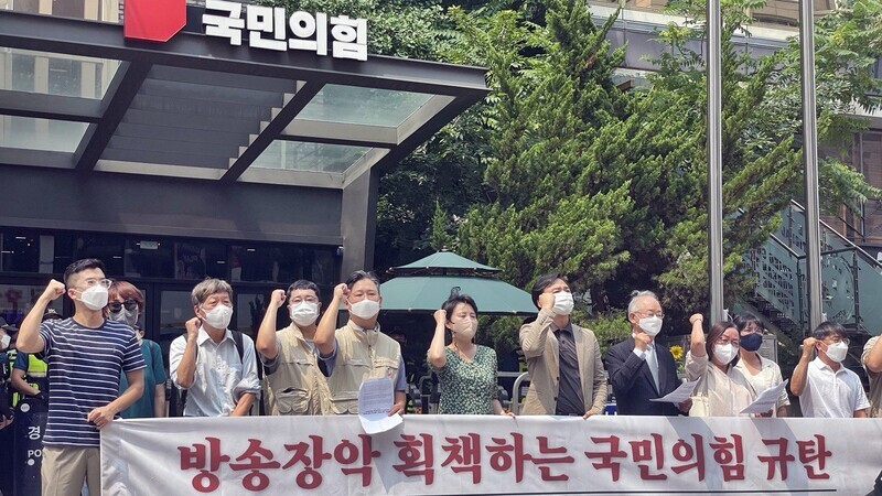  "이렇게 빠르게 노골적으로 흔들고 장악할 줄 몰랐다"