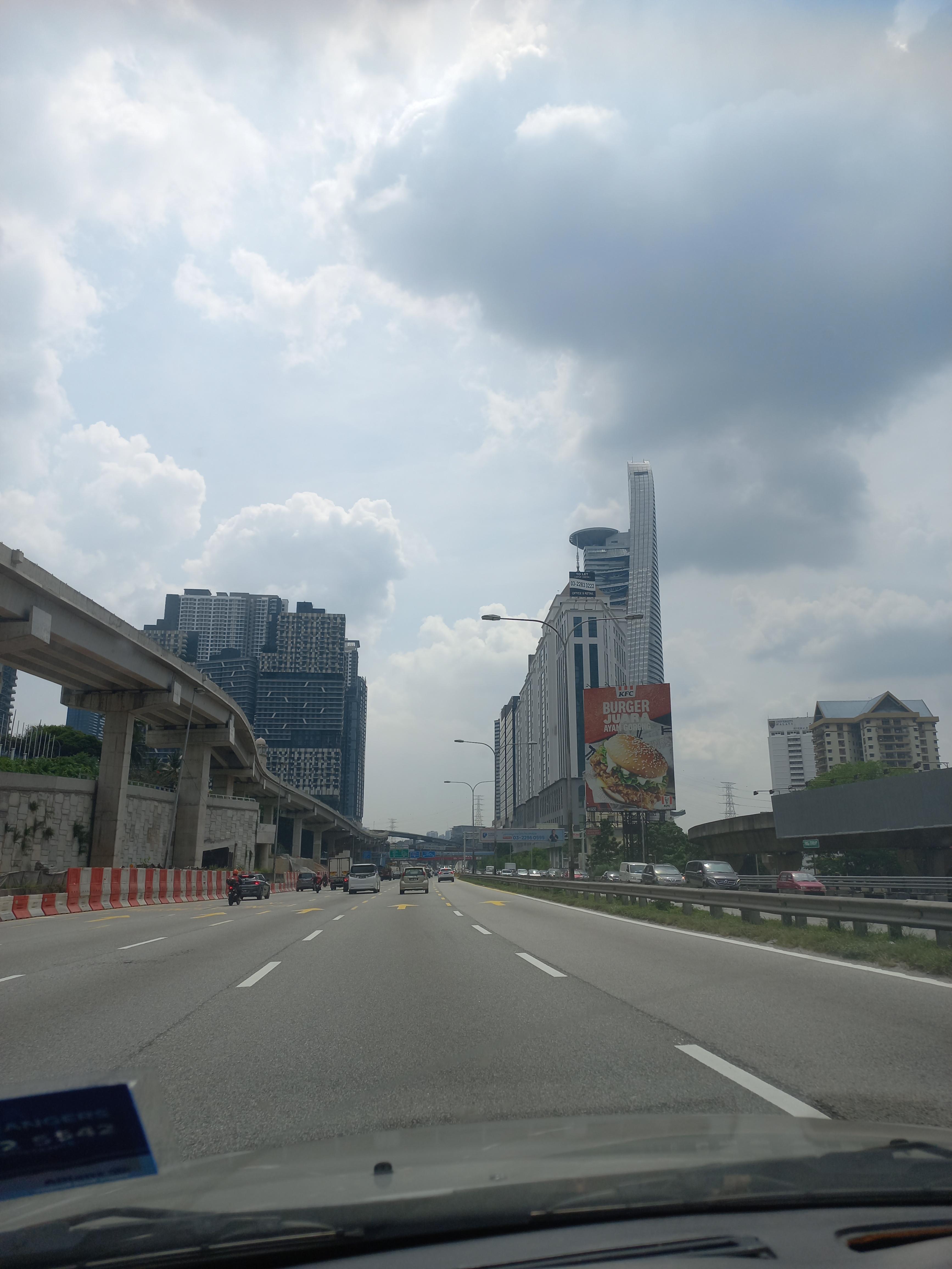 말레이시아-도로와-건물-풍경
