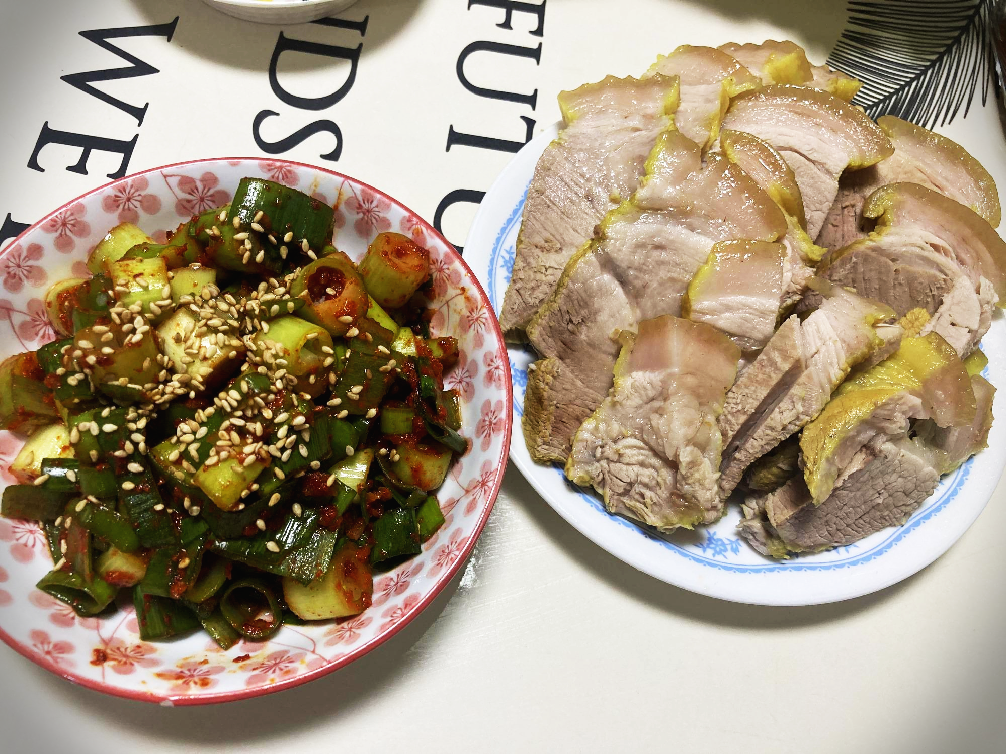  돼지고기 앞다리살 수육과 찰떡궁합 대파김치!