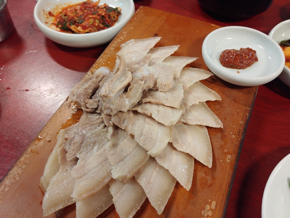  부산 수영 맛집 ‘엄용백 돼지국밥’