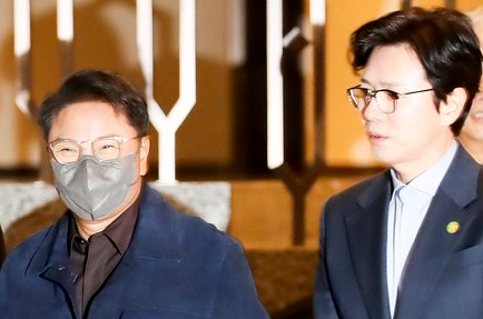 이수만이 50억 빌라를 선물로 준 그녀는 누구?(ft. 프로필, SM, 조카, 아내, 조주희, 김민종) - undefined - 이수만과 김민종 K- 컨테츠 시티 이수만이 50억 빌라를 선물로 준 그녀는 누구?(ft. 프로필, SM, 조카, 아내, 조주희, 김민종) - undefined - 이수만과 김민종 K- 컨테츠 시티