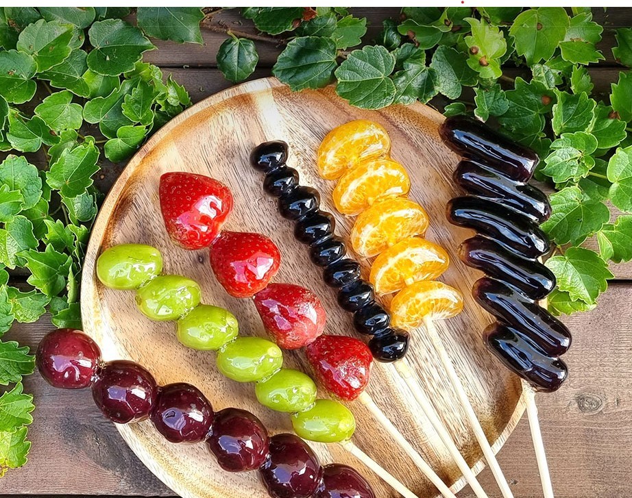  탕후루 :  바삭한 맛과 보는 즐거움을 동시에 느낄 수 있는 디저트