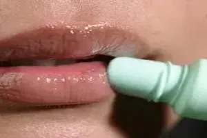 입술