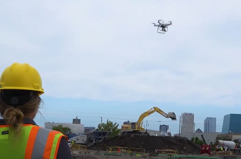 중장비업체 고마쓰, 건설현장에 스마트 건설 드론에 솔루션 추가 VIDEO: Komatsu adds Smart Construction Drone and Field to line-up