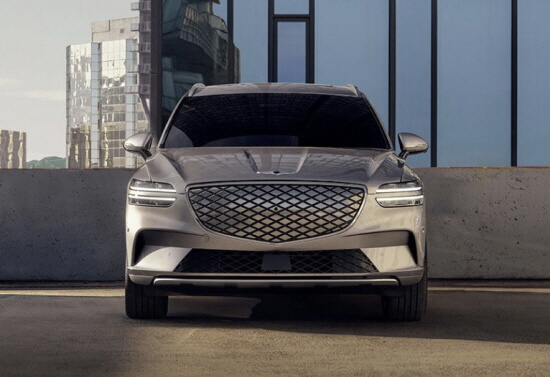  제네시스 GV70 전기차 SUV 연비, 가격, 성능 및 가솔린과 비교