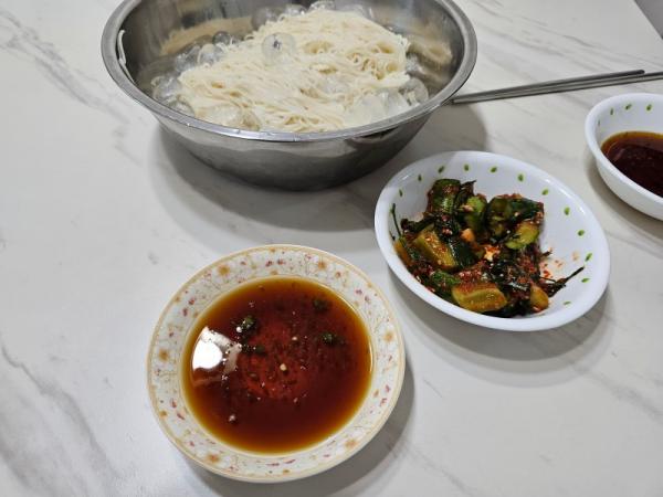 국수-반찬